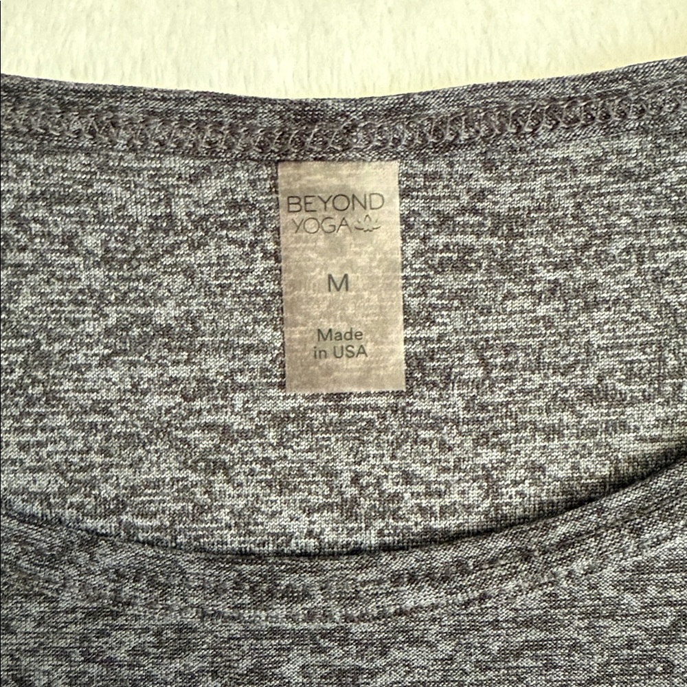 Beyond Yoga | Featherweight Morning Light Long Sleeve Pullover Top Gray/Black M - Picture 3 of 14